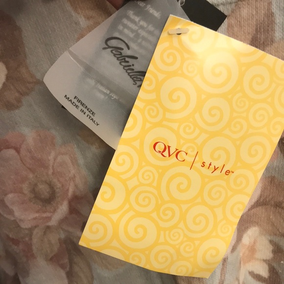 Floral Design Sweater Shirt- Gabriella T - Picture 6 of 8